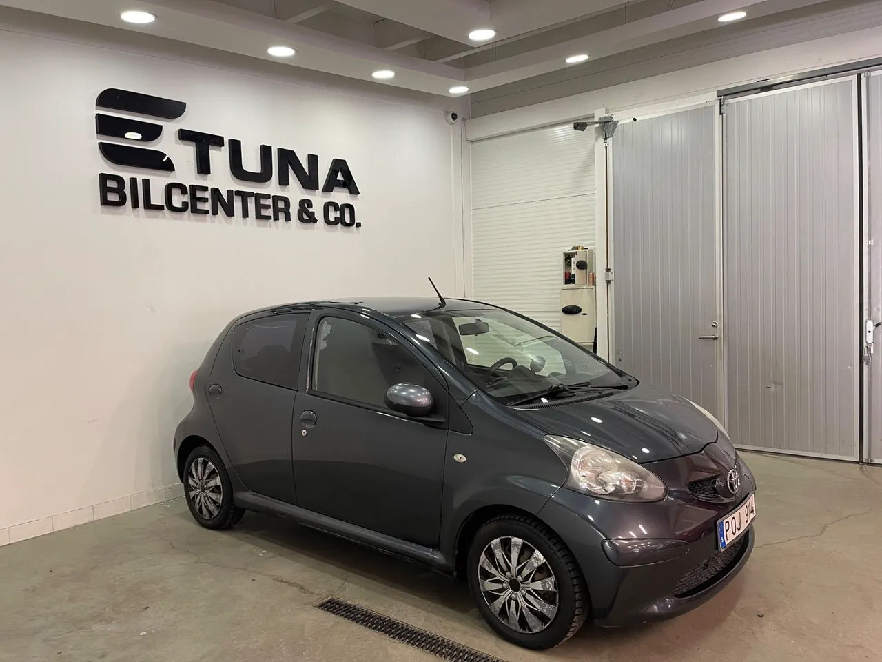 Vehicle image 2