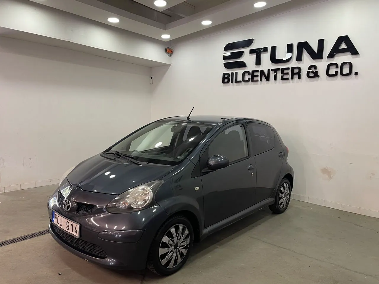 Vehicle image 3