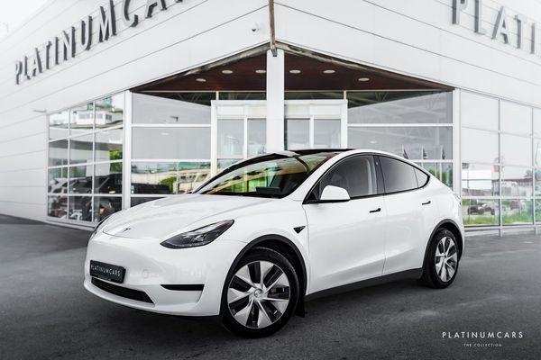 Tesla Model Y Standard Range / Sv.Såld / Leasebar / Drag - 2023