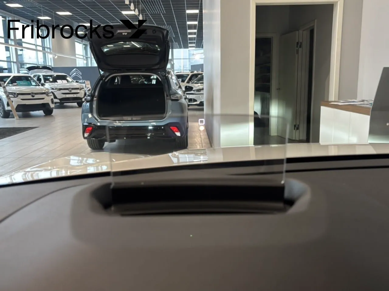 Vehicle image 17