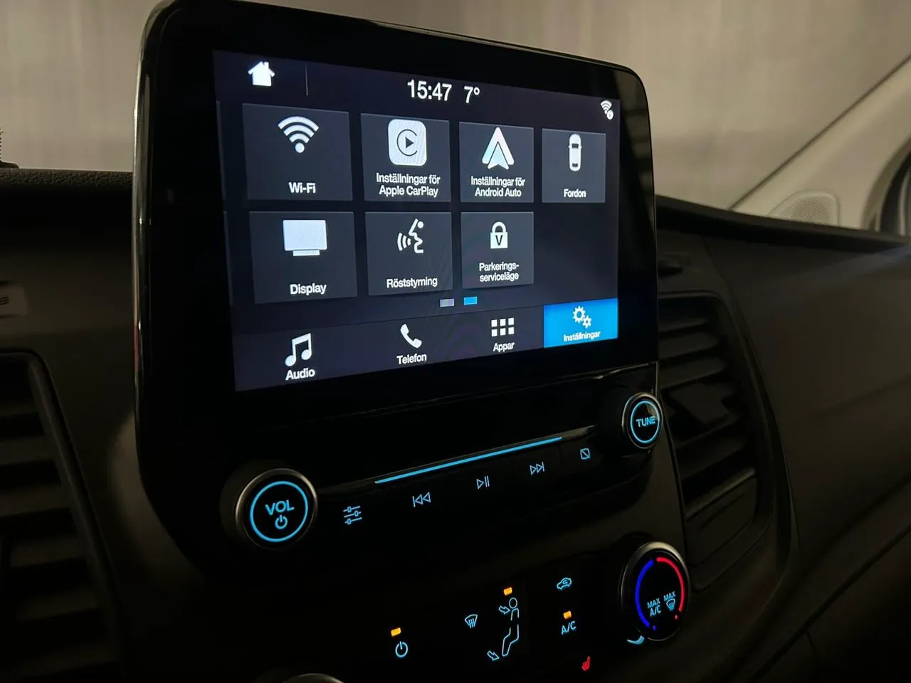 Vehicle image 18