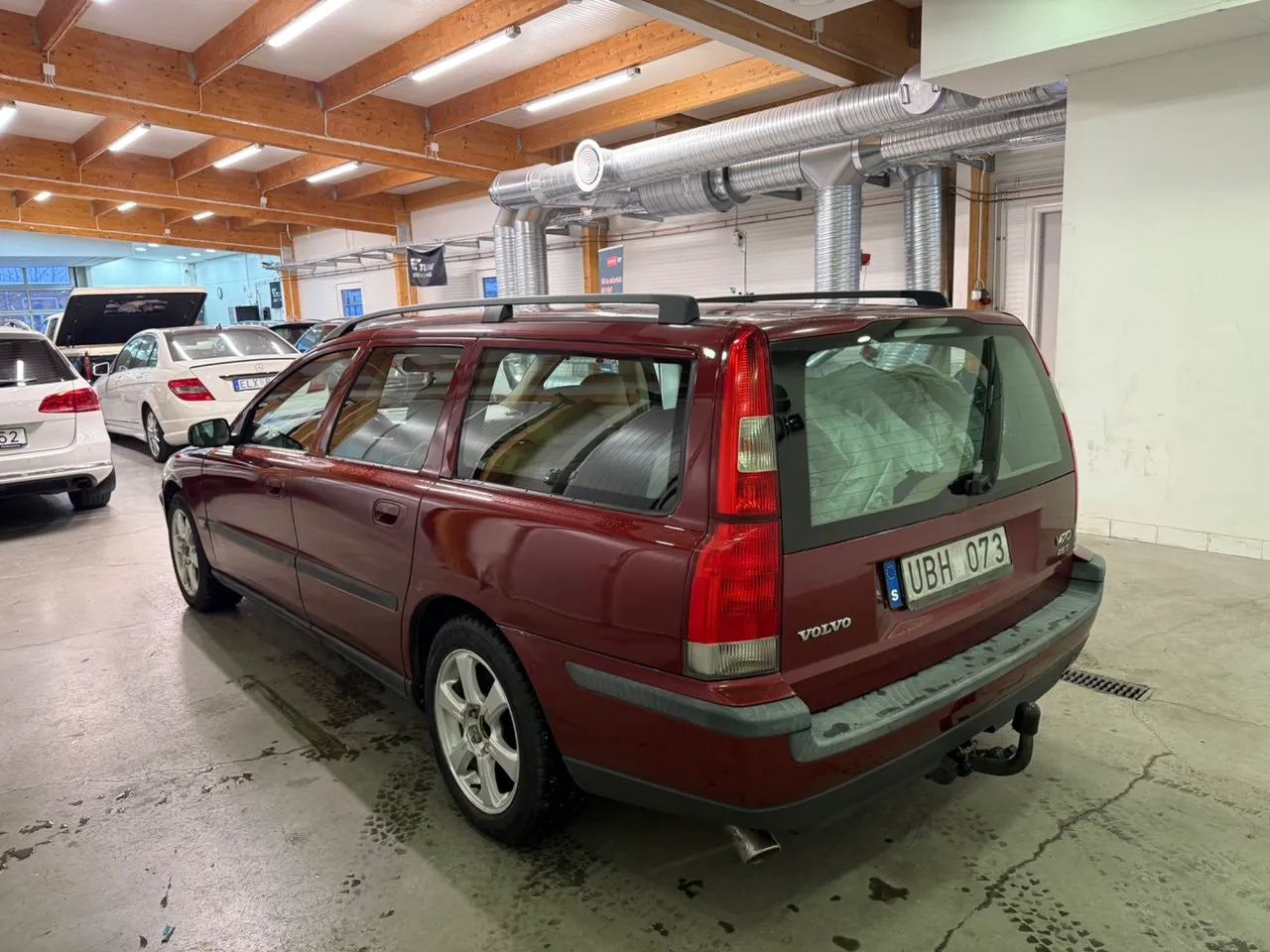 Vehicle image 10