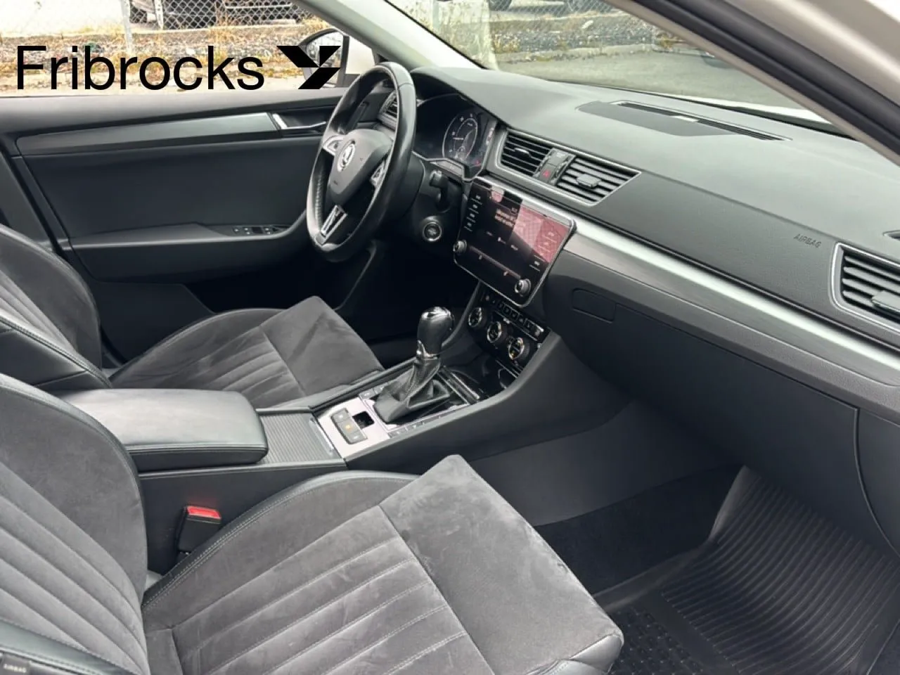 Vehicle image 25