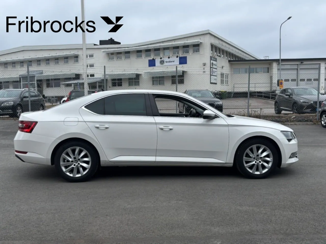 Vehicle image 5