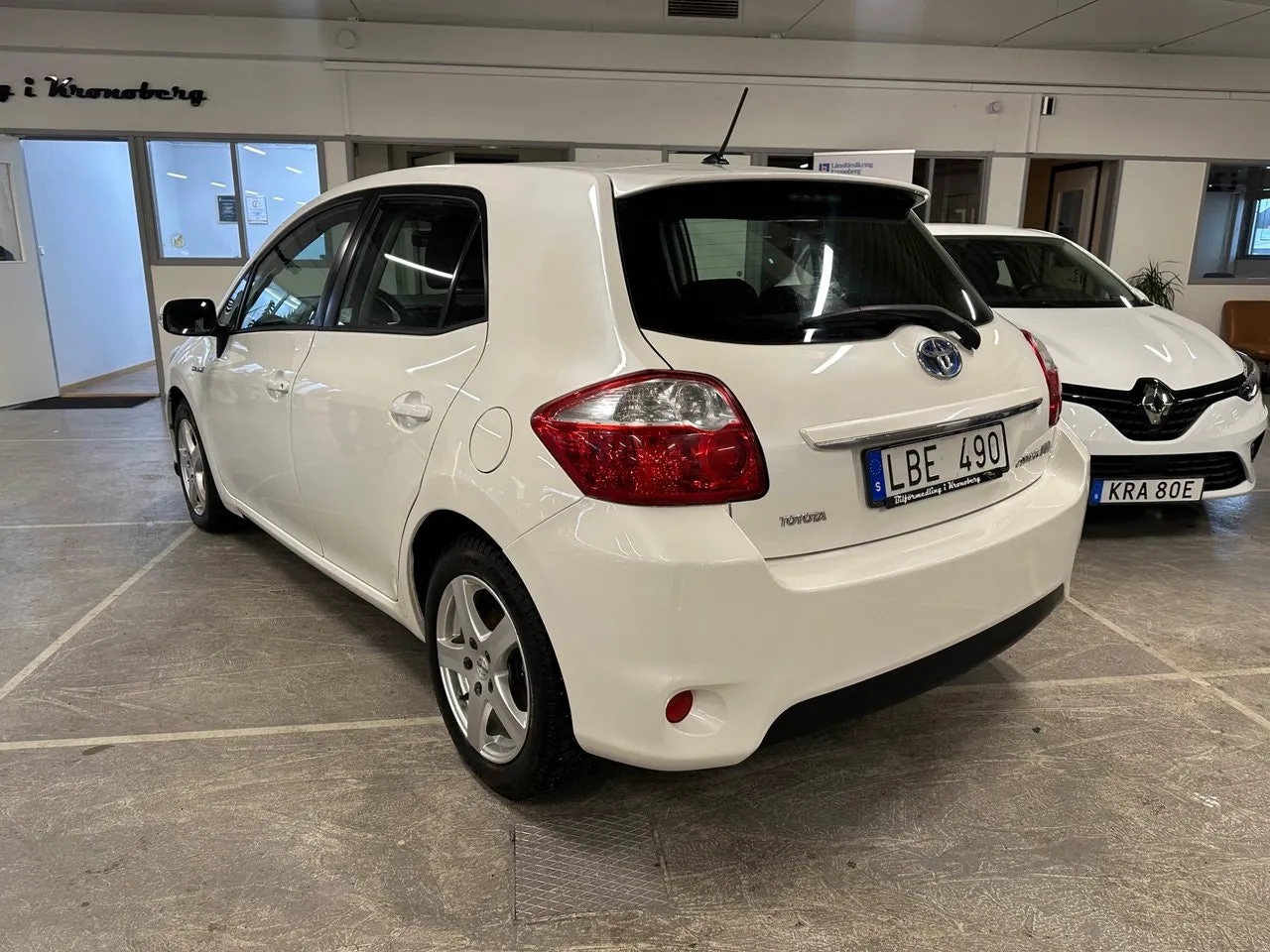 Vehicle image 3