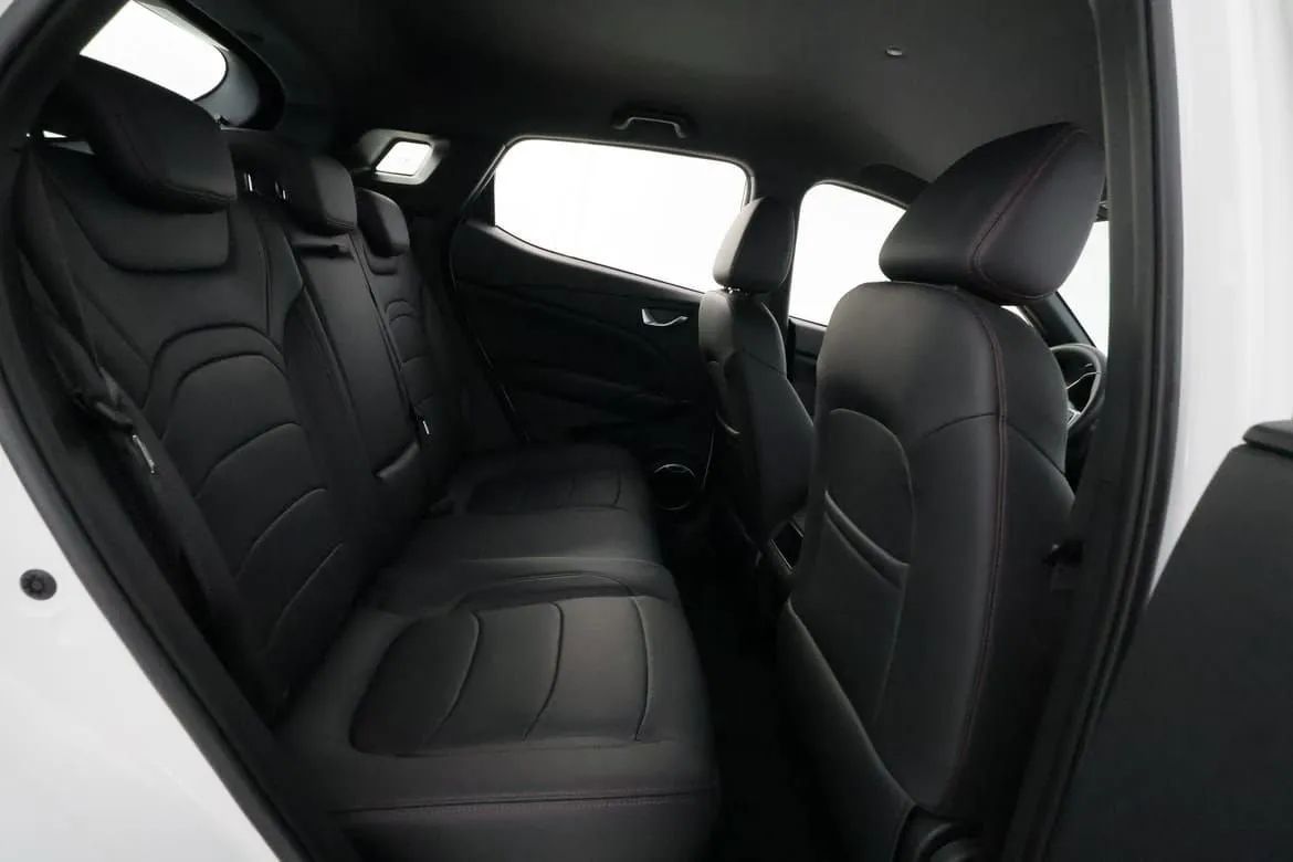 Vehicle image 16