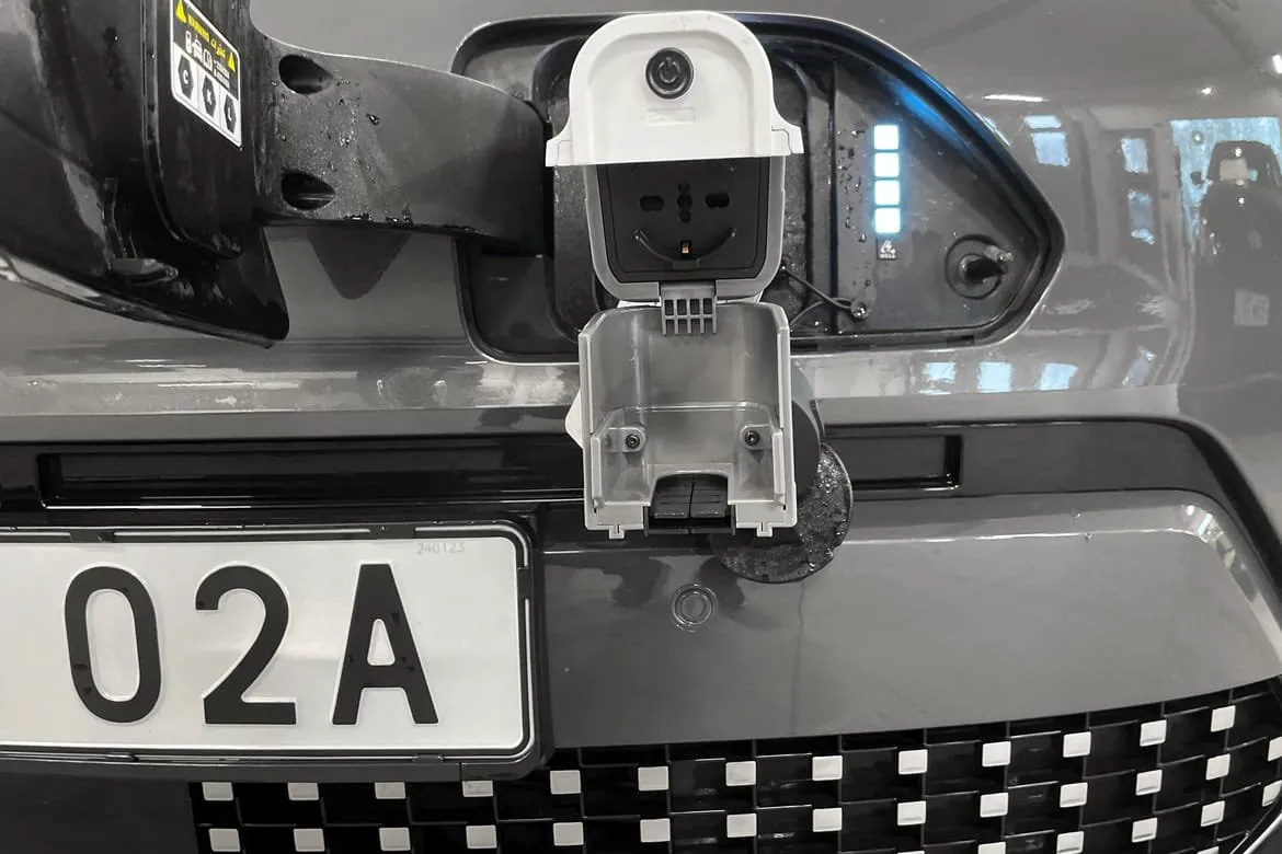 Vehicle image 9