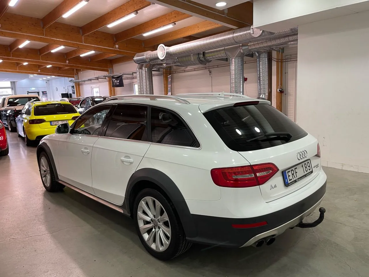 Vehicle image 9