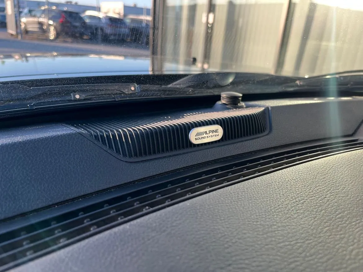 Vehicle image 21