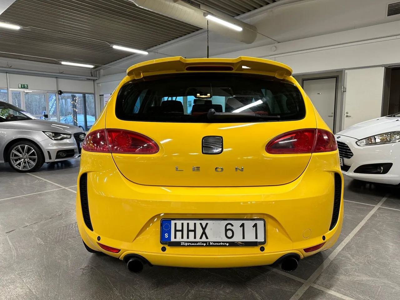 Vehicle image 4