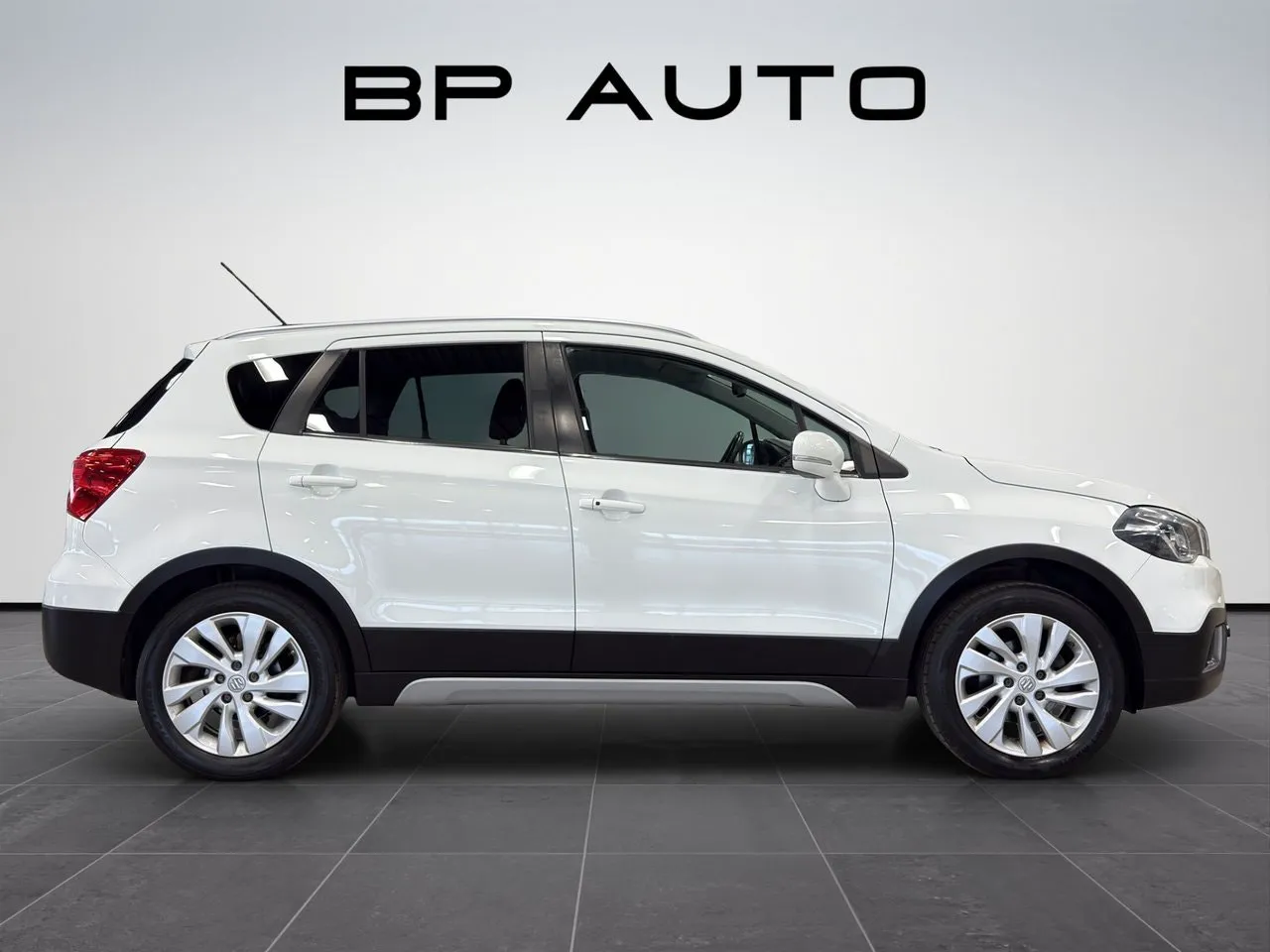 Vehicle image 6