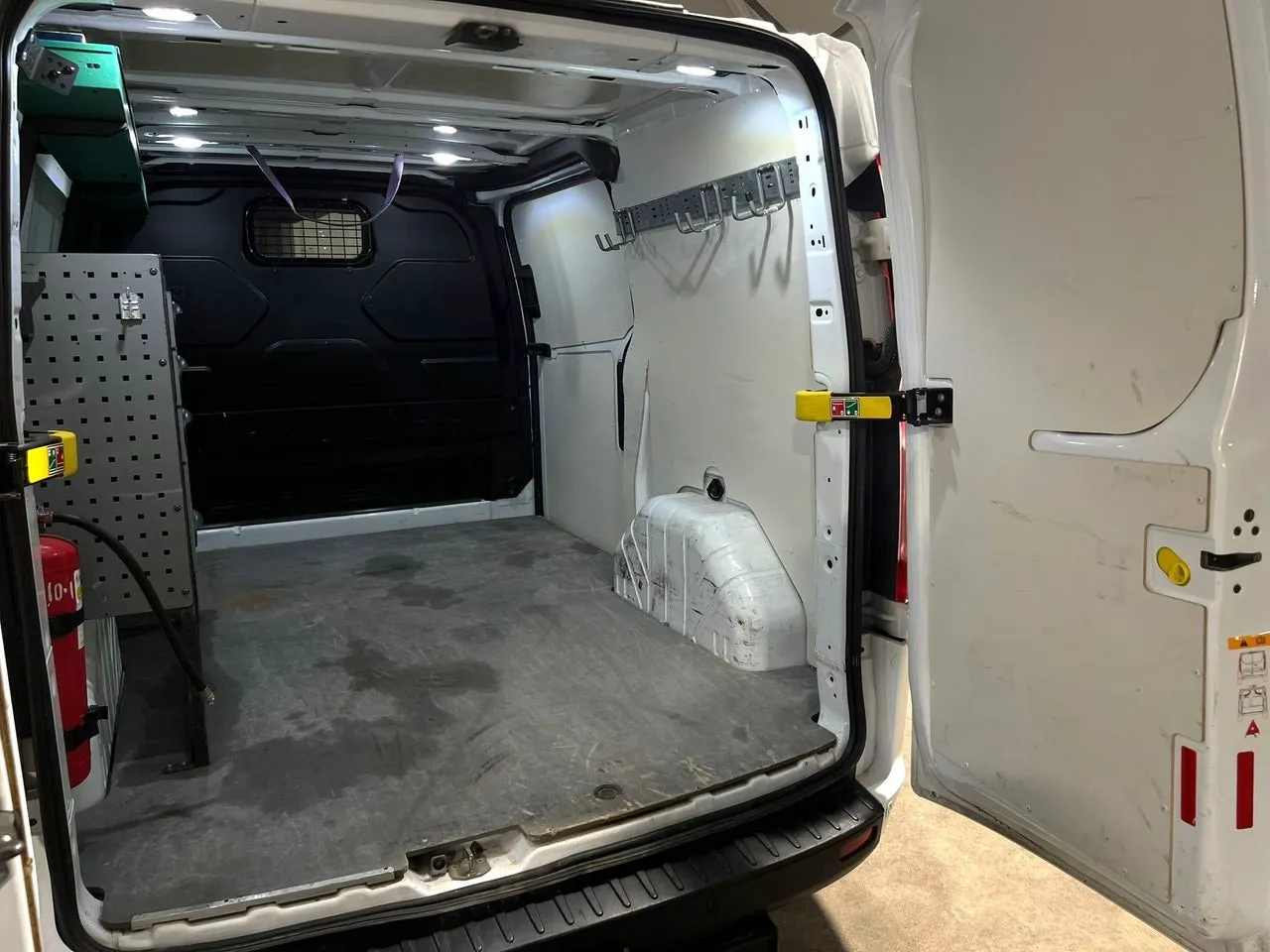 Vehicle image 15