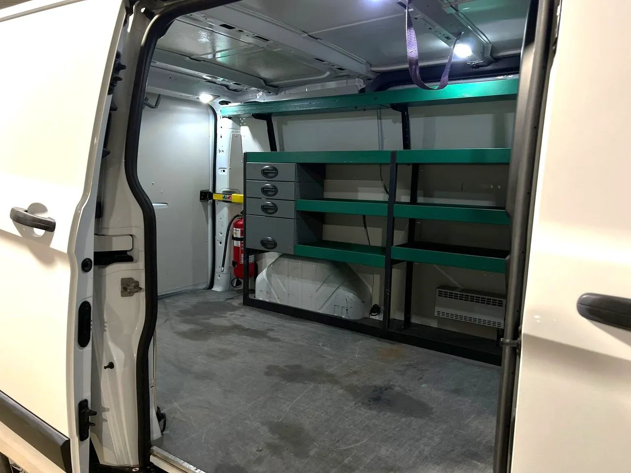 Vehicle image 16