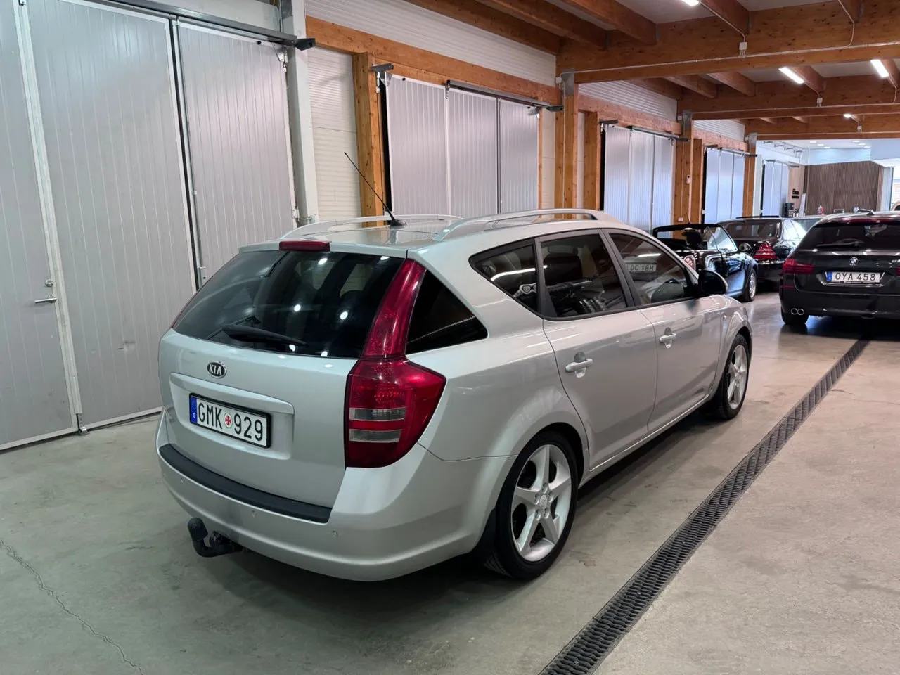 Vehicle image 11