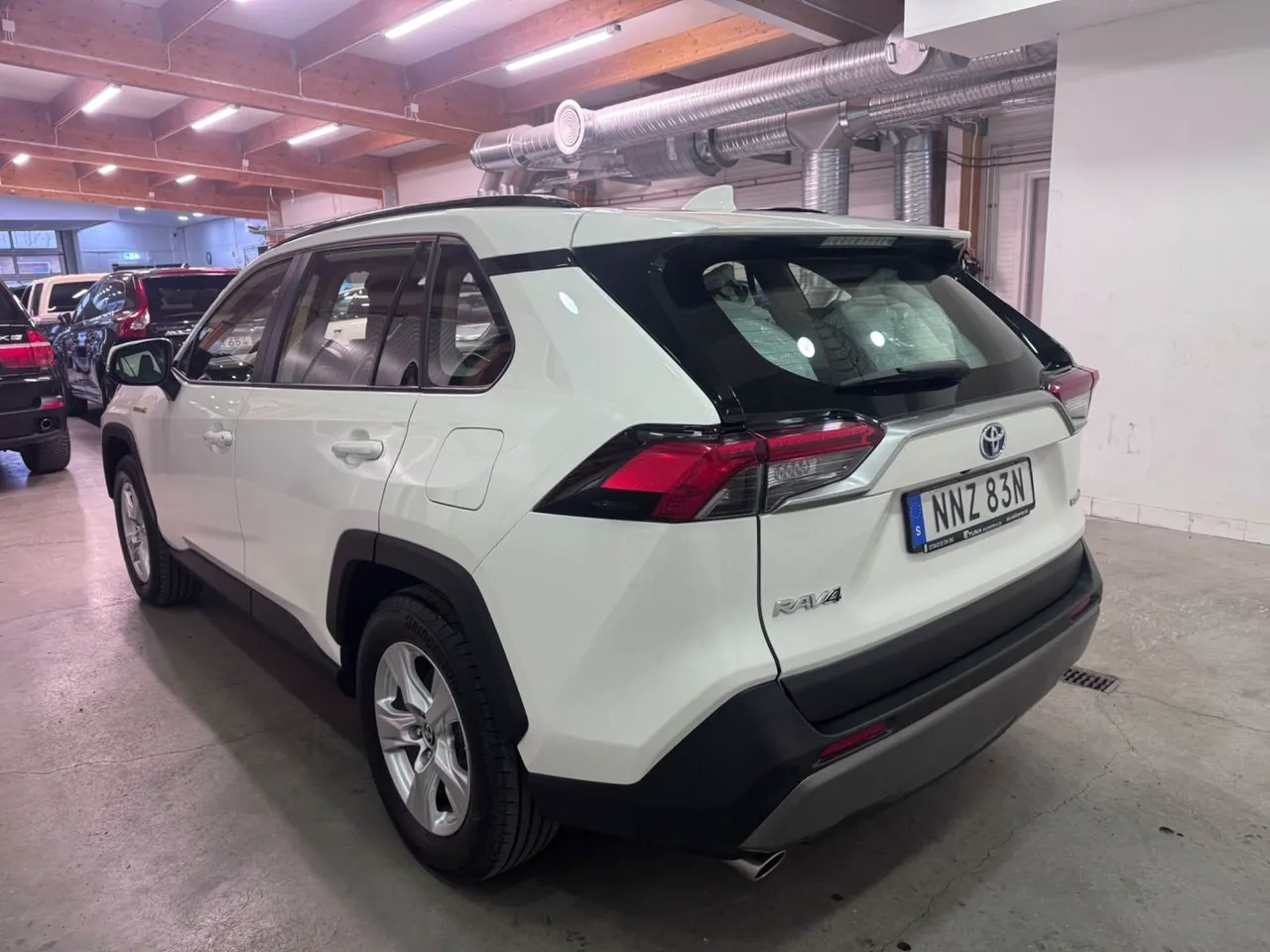 Vehicle image 15