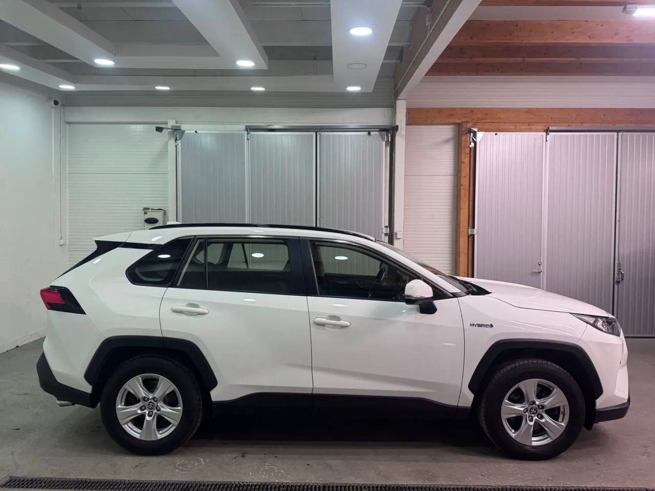 Vehicle image 18