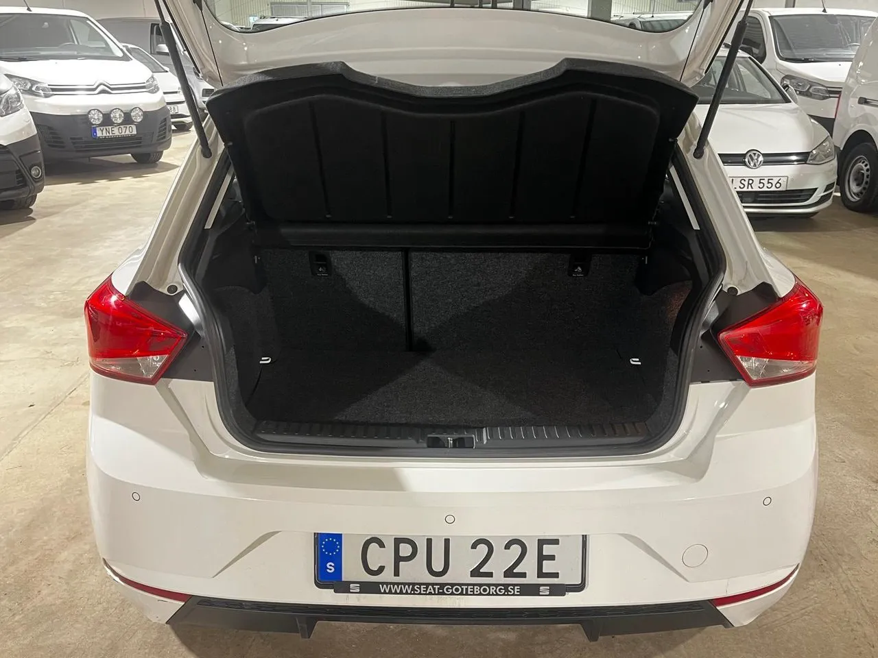 Vehicle image 21