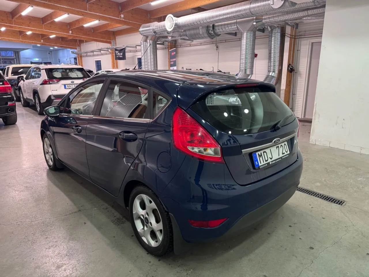 Vehicle image 8