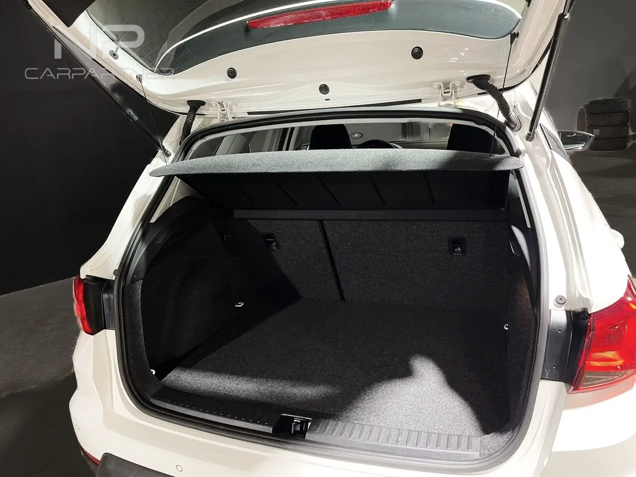Vehicle image 21