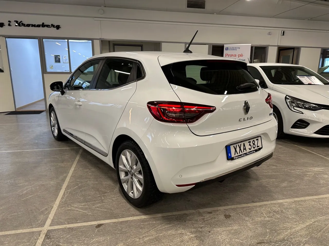 Vehicle image 3
