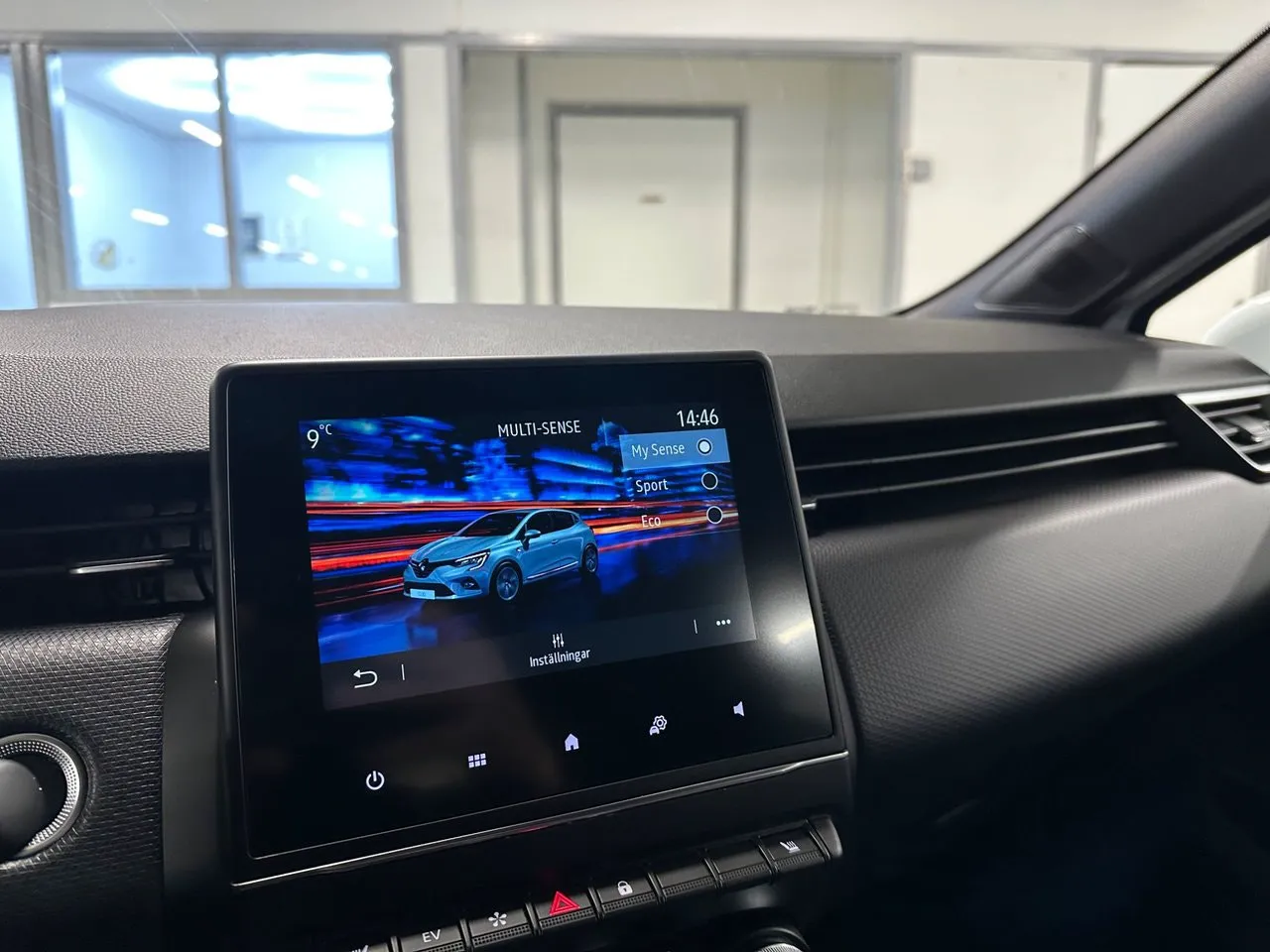 Vehicle image 18