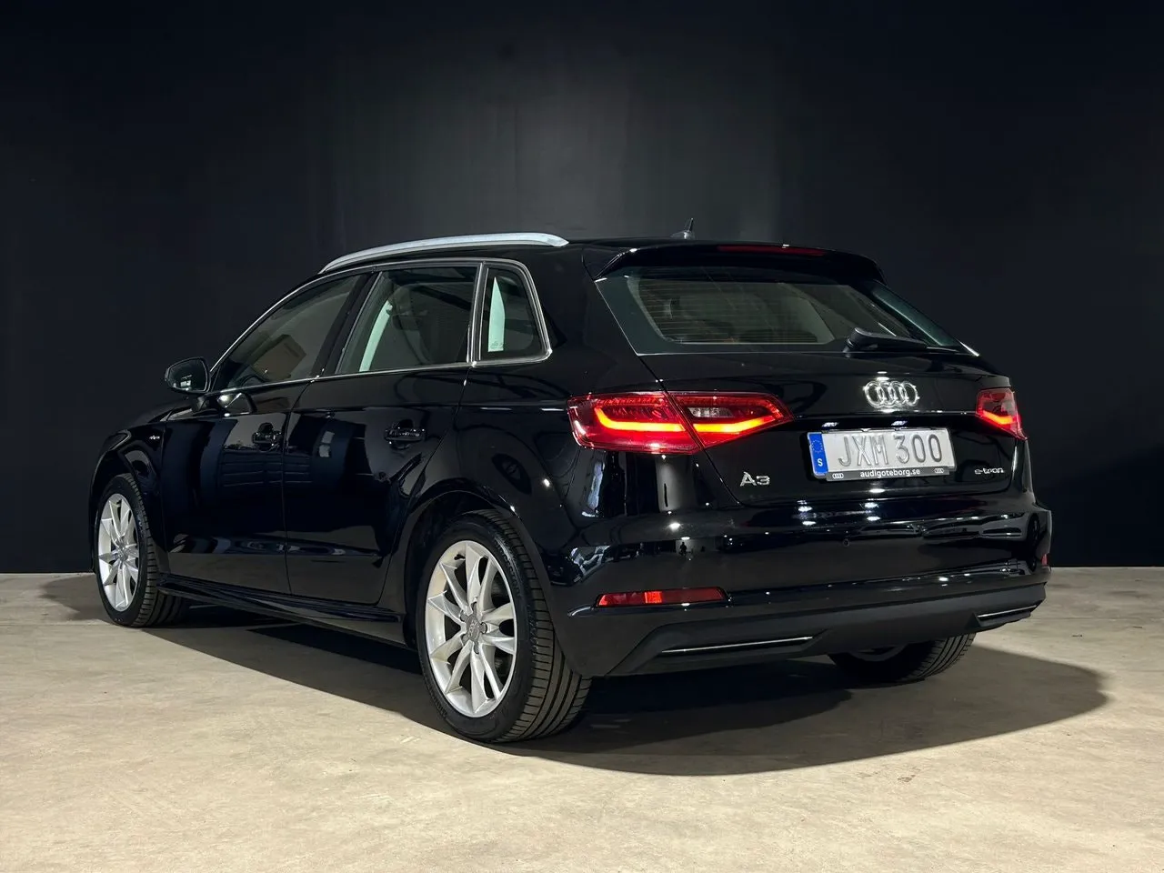 Vehicle image 9