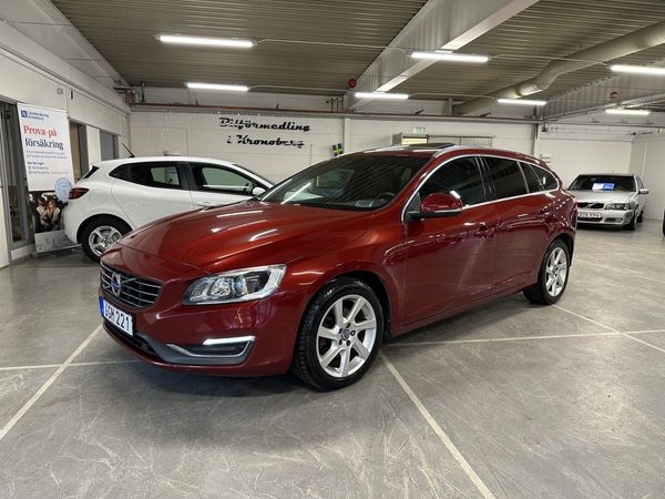 Volvo V60 D4 Geartronic Summum Taklucka Drag Värmare Navi Keyless - 2015
