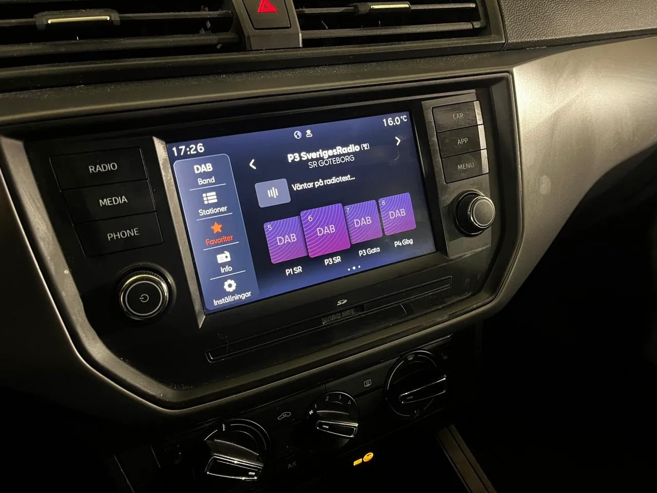 Vehicle image 16