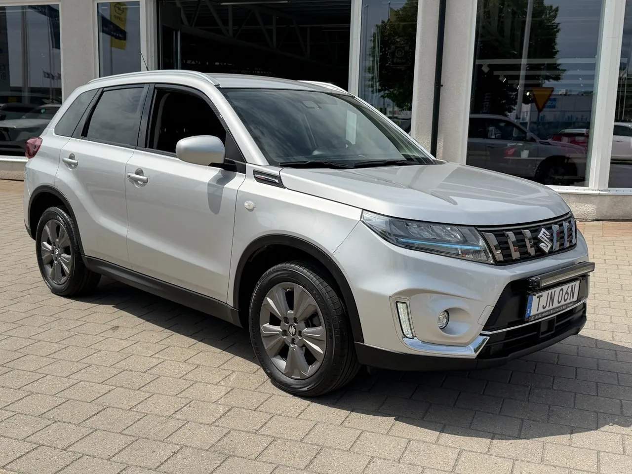 Vehicle image 3