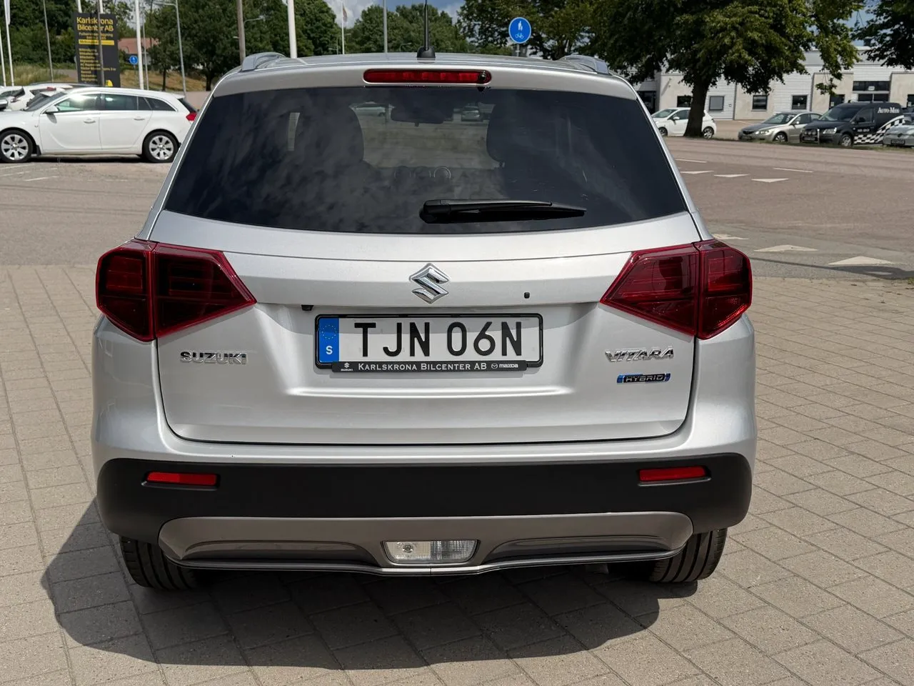 Vehicle image 5