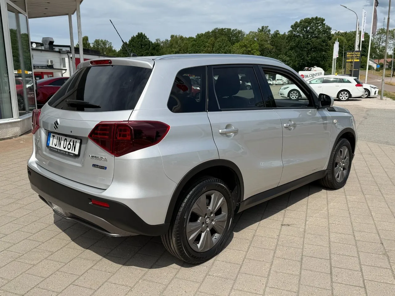 Vehicle image 4