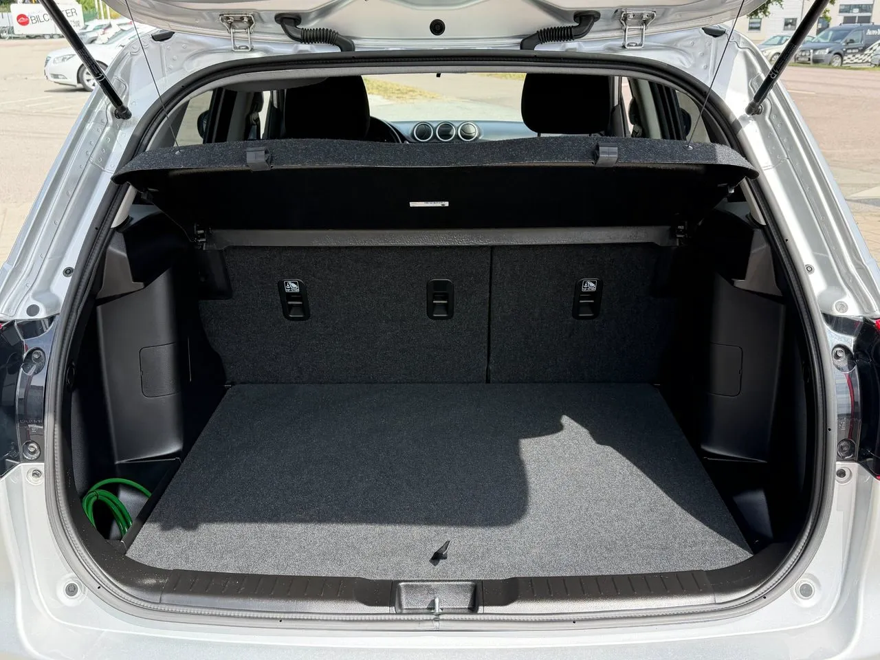 Vehicle image 19