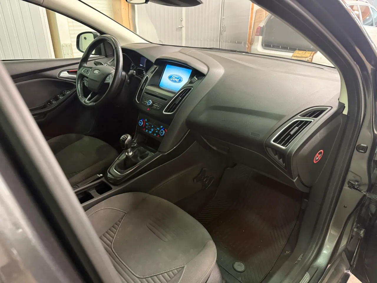 Vehicle image 14