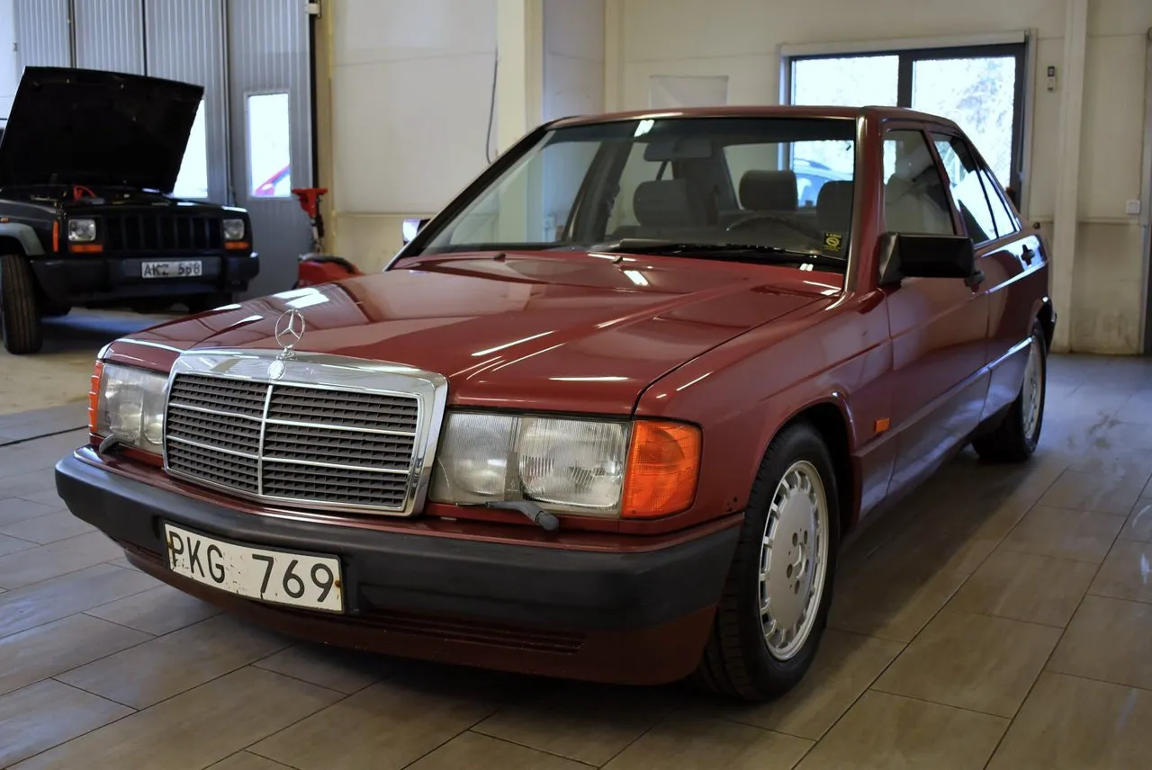 Vehicle image 7
