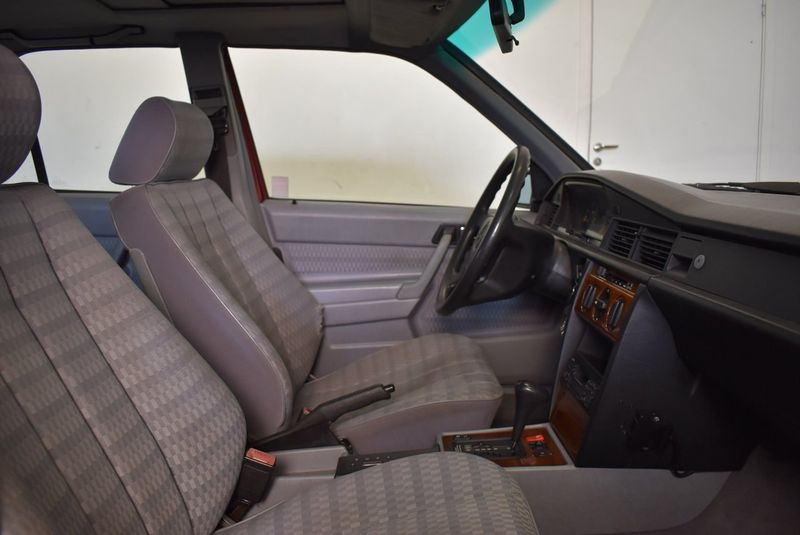 Mercedes 190 bild 13