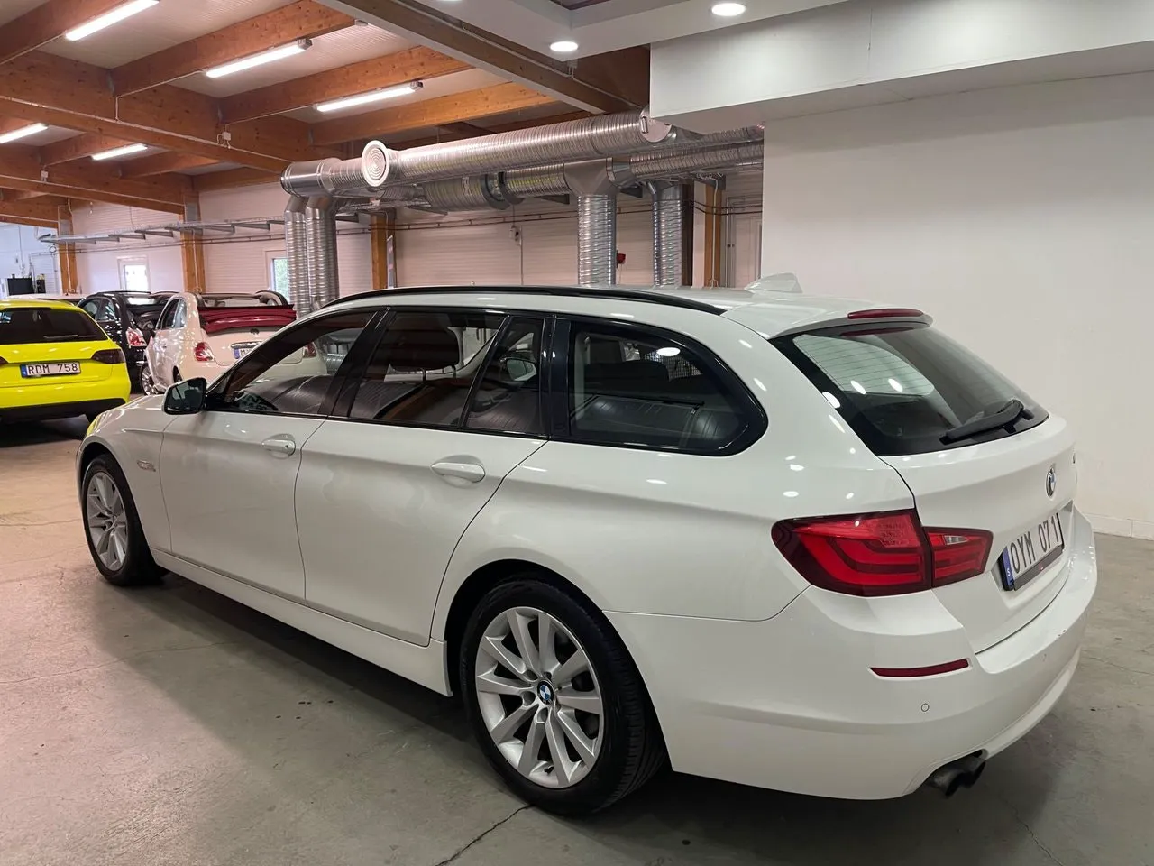 Vehicle image 12