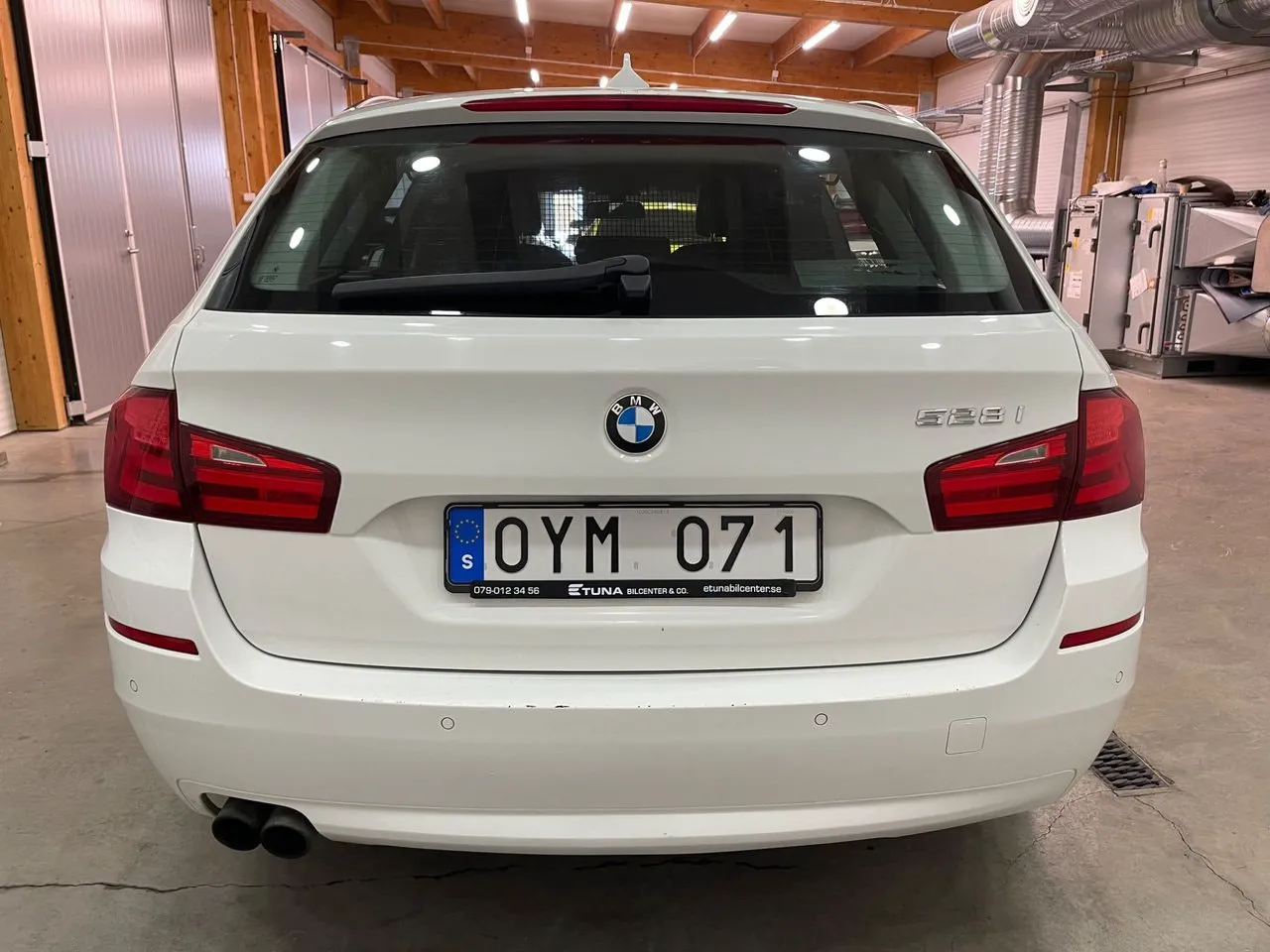 Vehicle image 14
