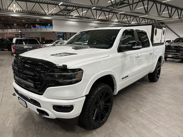 Dodge 1500 ram Limited Night Edition WT Jakt Edition Beställning - 2025
