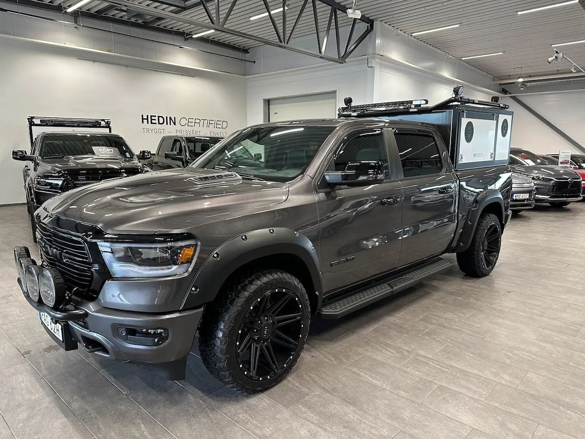 Vehicle image 9