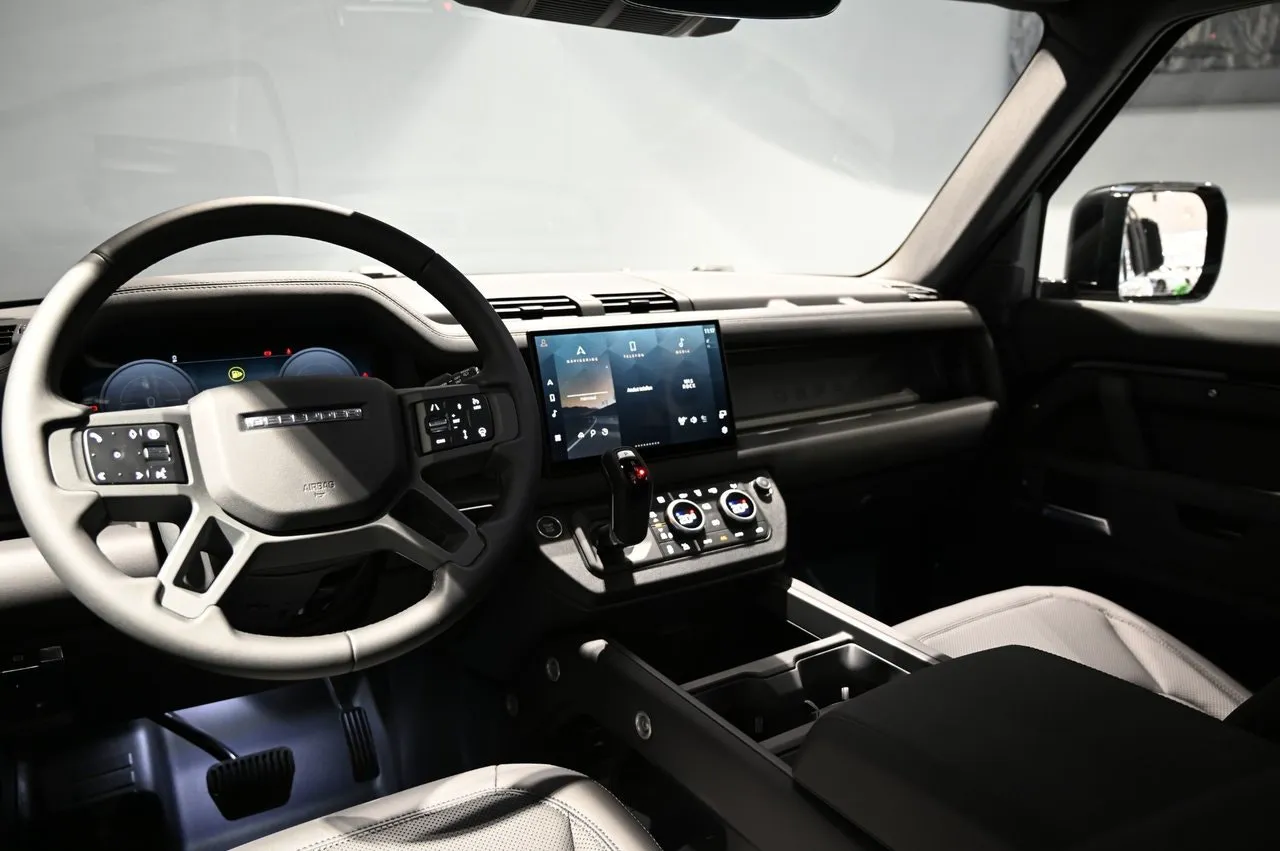 Vehicle image 10