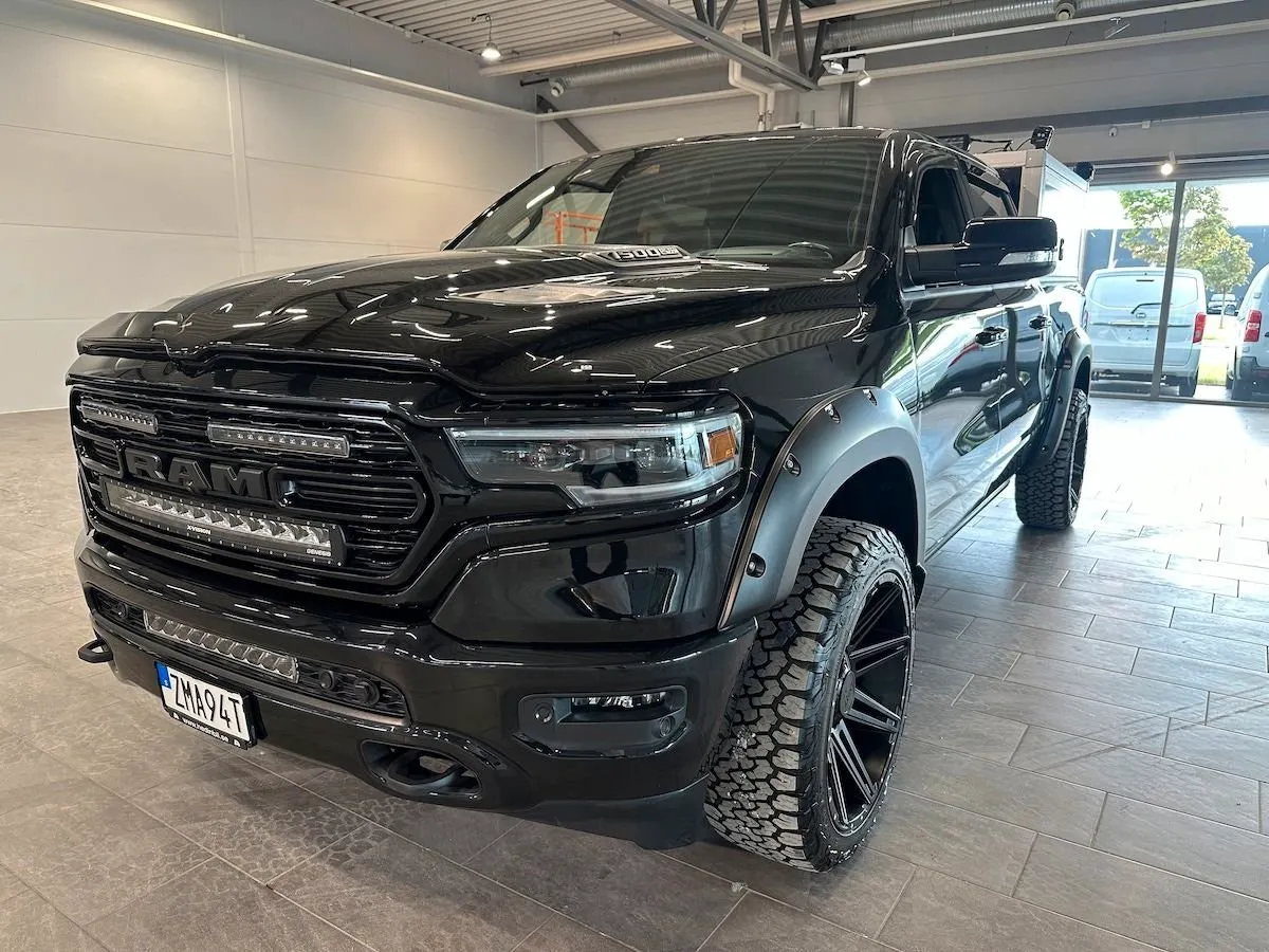Vehicle image 9