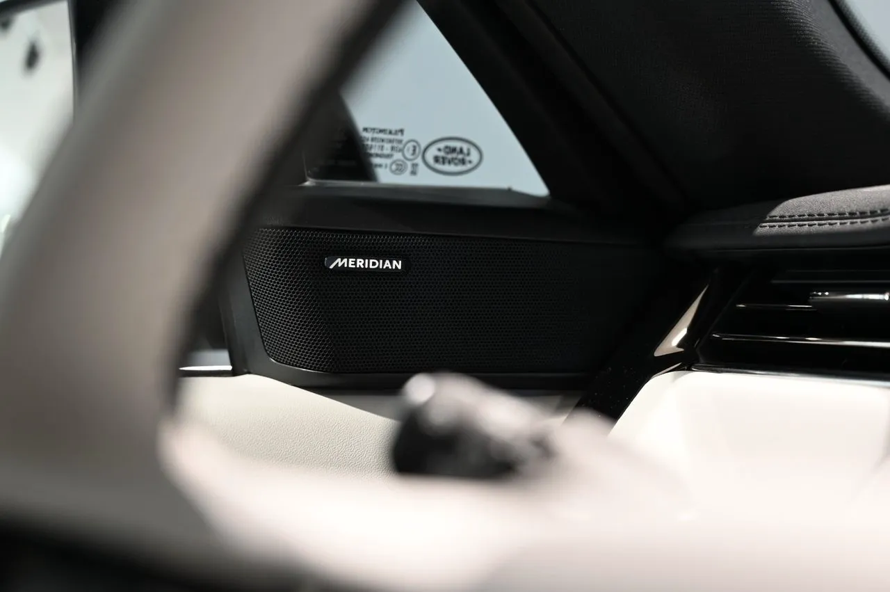 Vehicle image 21