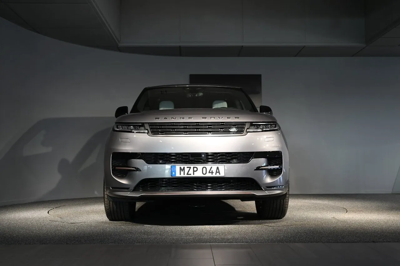 Vehicle image 8