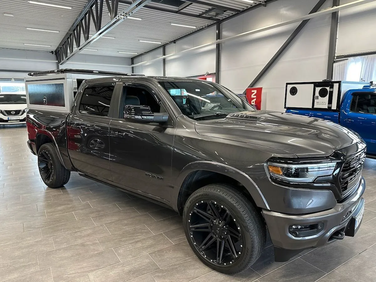 Vehicle image 8