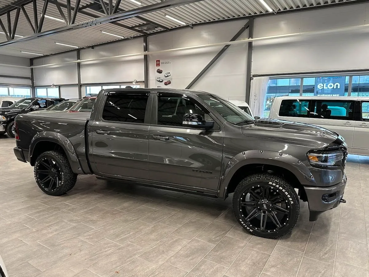 Vehicle image 8