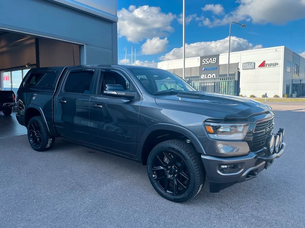 Vehicle image 7
