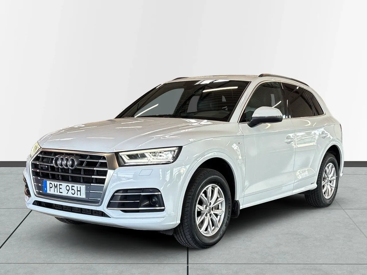 Vehicle image 15