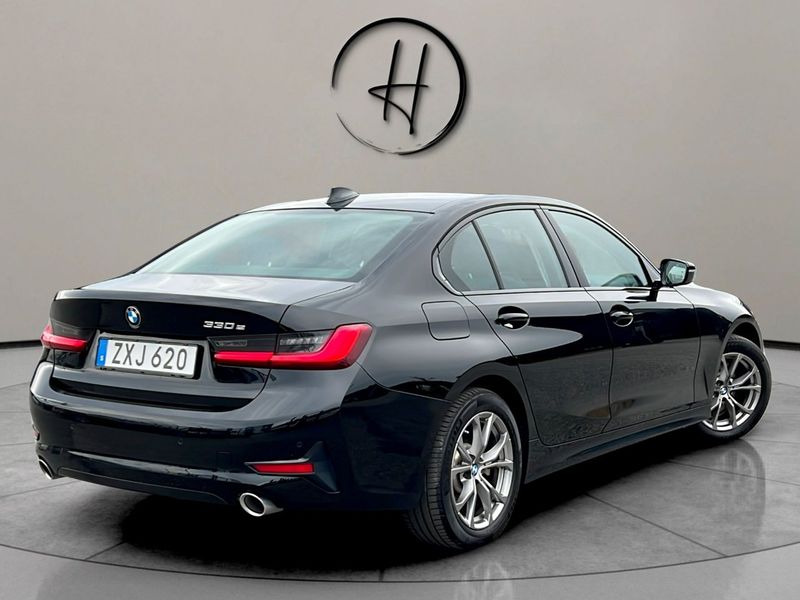 BMW 330 bild 8