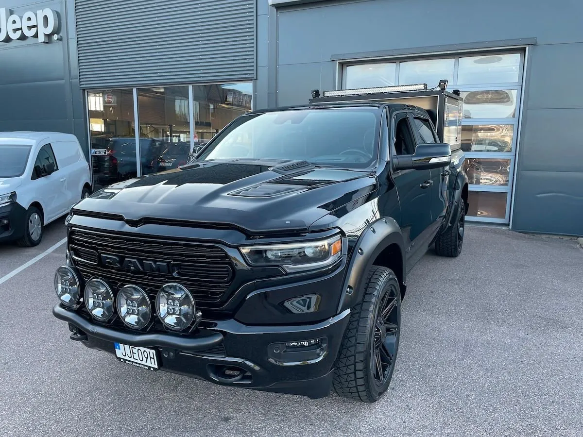 Vehicle image 6