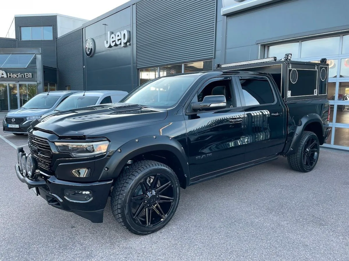 Vehicle image 7